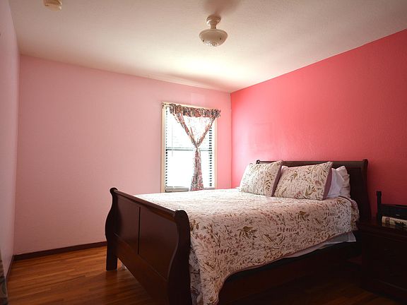 5th image of 2409 Pine St
