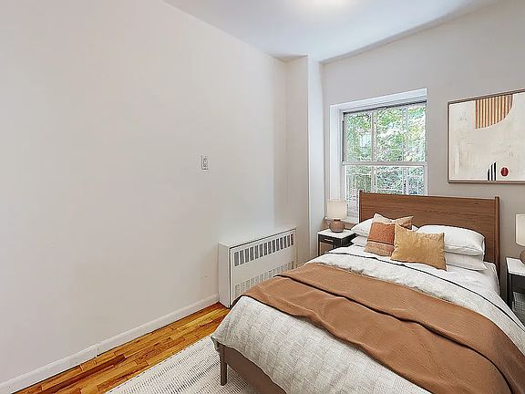 4th image of 118 E 92nd St #5C