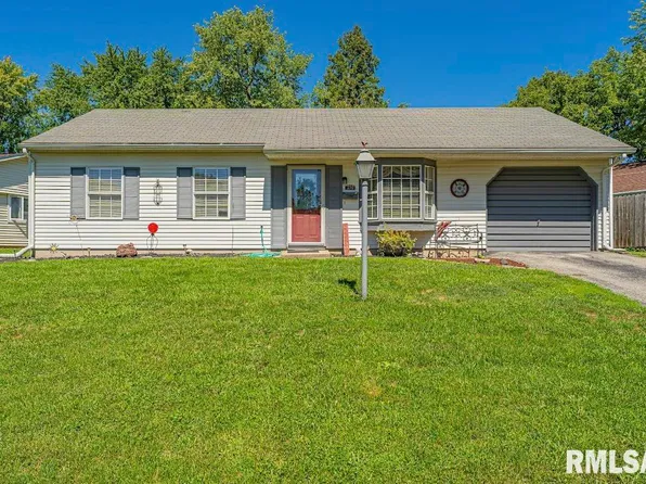 210 McDivitt St, Lincoln, IL 62656