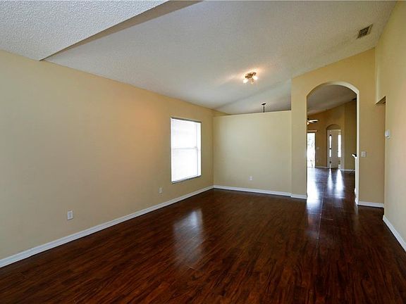 4th image of 2506 Holly Pine Cir