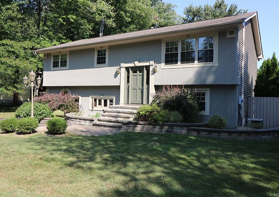 1st image of 215 Oriole Dr