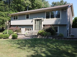 215 Oriole Dr, Montgomery, NY 12549