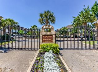 6423 W Linpar Ct, Houston, TX 77040