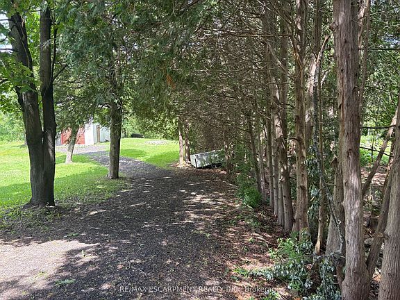 4th image of 318 Freelton Rd