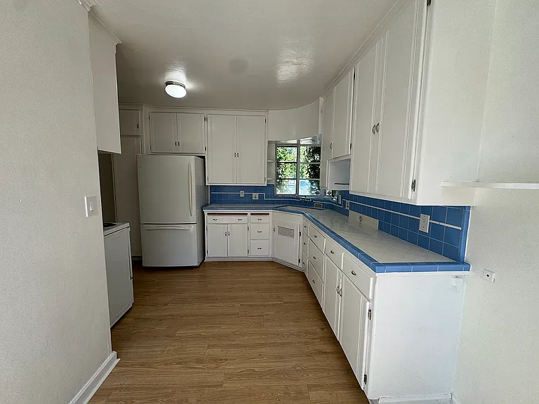337 E Weldon Ave — Photo 17