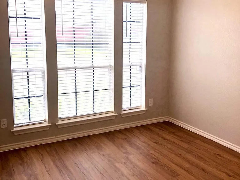 5617 Wellston Dr — Photo 10