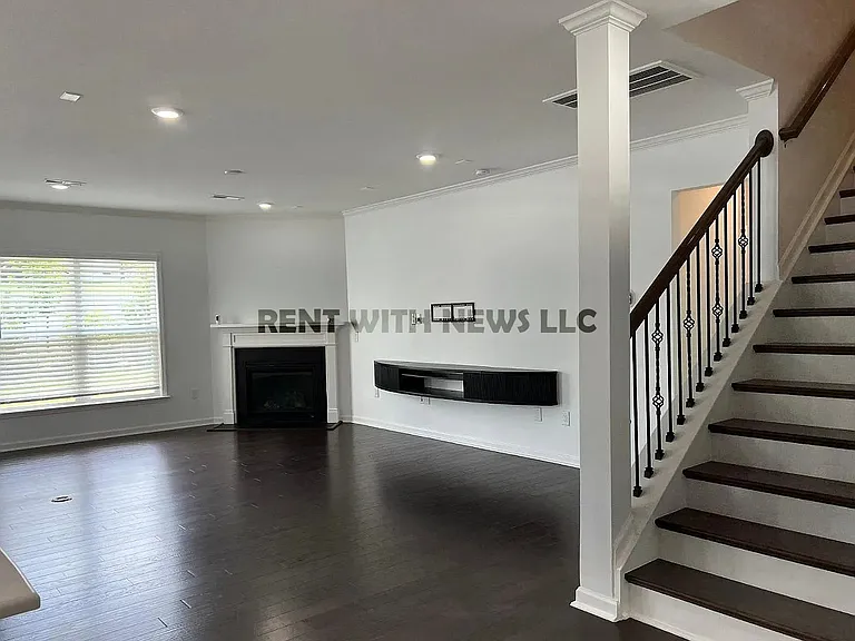 2608 Jazzy St — Photo 21