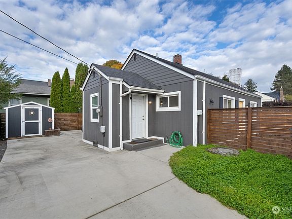 3rd image of 817 2nd Street SE