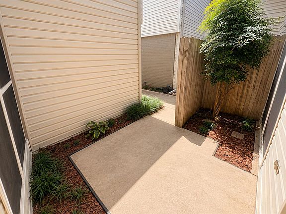 3rd image of 11302 Benttree Cir