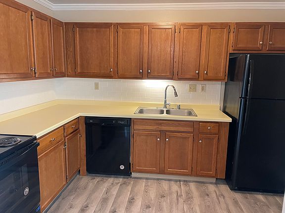2nd image of 2030 Chateau Ct #21
