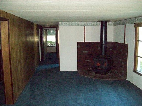 3rd image of 11935 Hickory Trl