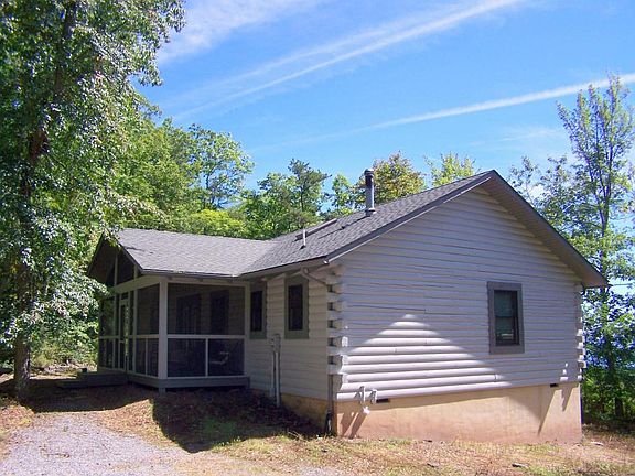 3rd image of 417 Airport Dr