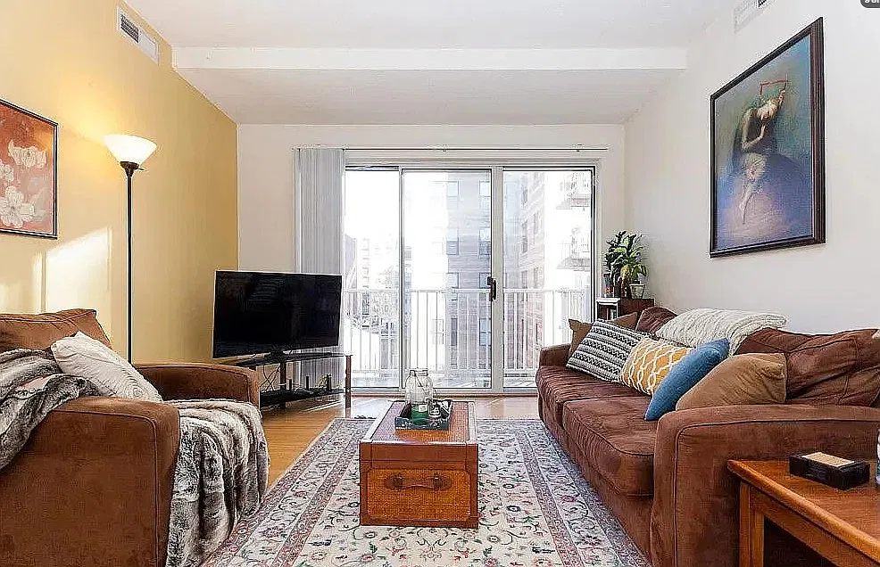 2 bed, 991 sqft, $3,195 — Photo 3