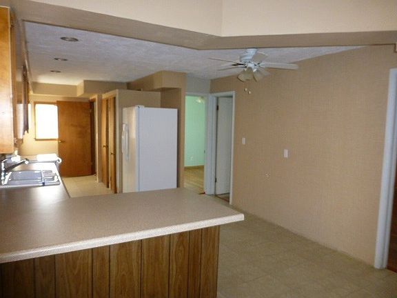 4th image of 1628 E Bismark Ave