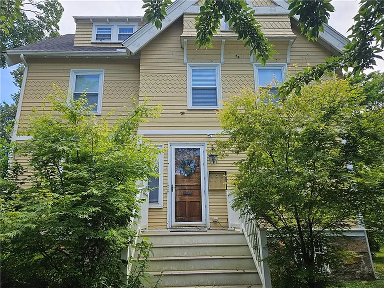 49 Merton Rd #2 — Photo 2