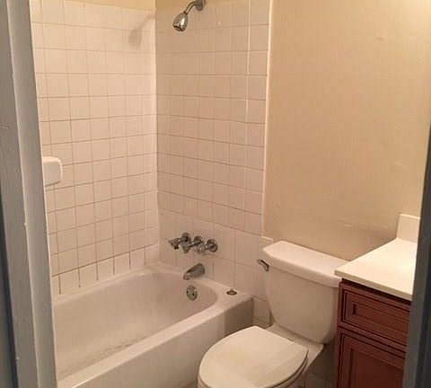 4th image of 1050 SW 76th Ave #2