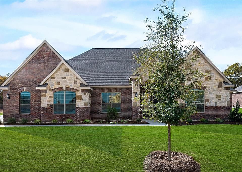 1st image of 109 White Oak Dr