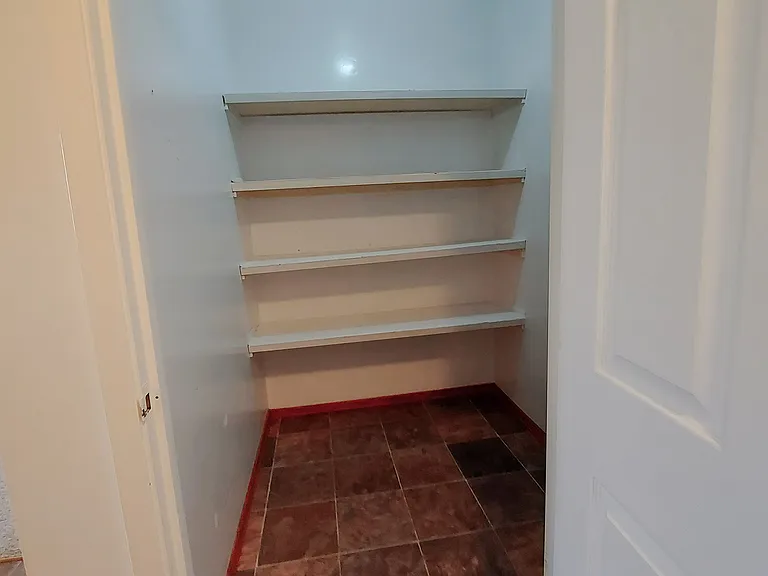 310 Clarence Ave S — Photo 8