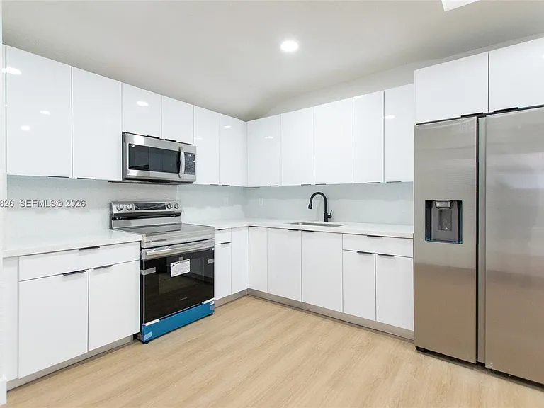 2324 NW 14th Ave — Photo 7