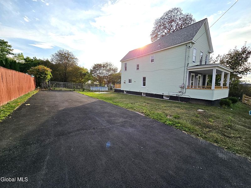2nd image of 910 Gerling Street