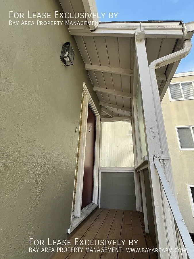 Building Photo - 815 El Camino Real #5