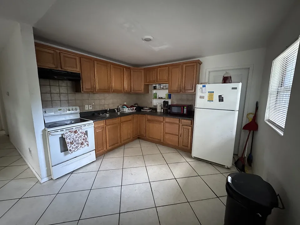 148 Deacon Jones Blvd #2