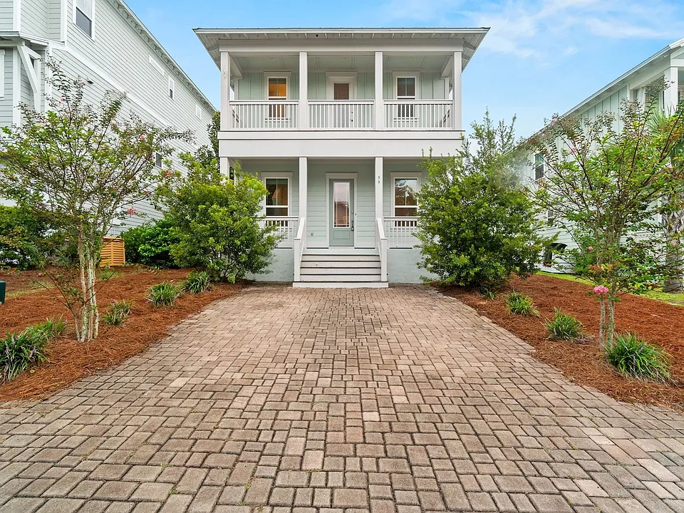 99 Grande Pointe Cir