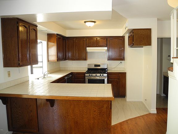 3rd image of 2249 Montrose Ave APT 3