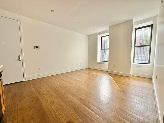 Rented by ERNY LLC | media 4