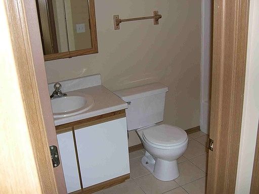 2nd image of 702 Chestnut Dr APT 3