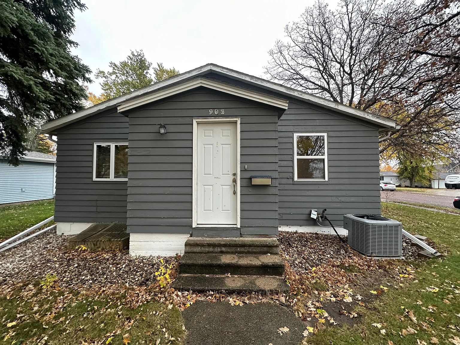 5 bed, 1952 sqft, $1,800 — Photo 1