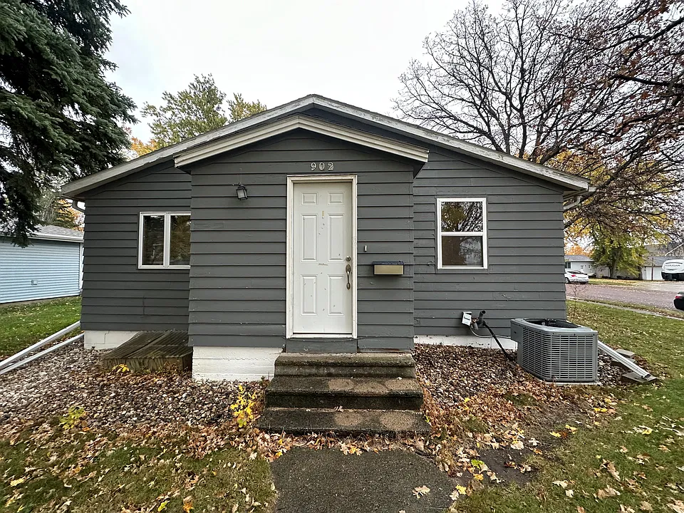 902 N Summit Ave