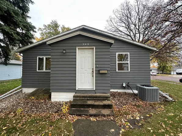 902 N Summit Ave, Madison, SD 57042
