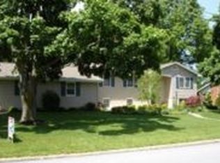 18 E Countryside Dr, Boiling Springs, PA 17007