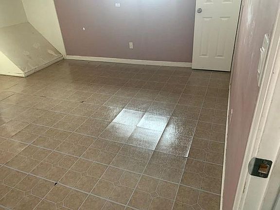 3rd image of 4211 Clinton Ave