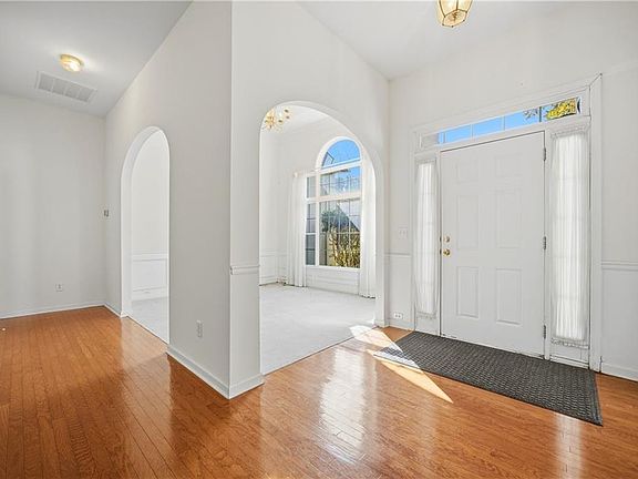 3rd image of 4014 Villa Lake Rd