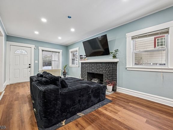 4th image of 48 Laurel Ave