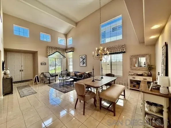 2897 Sunset Vw, Signal Hill, CA 90755