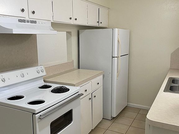 4th image of 215 N Bates St #D