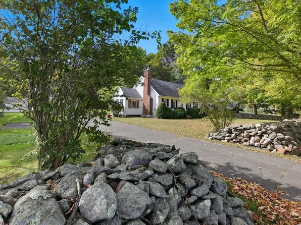 110 N Washington St, Belchertown, MA 01007