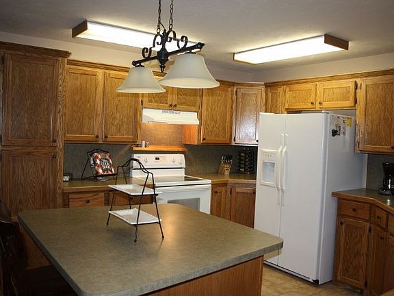 5th image of 11 White Oak Ln