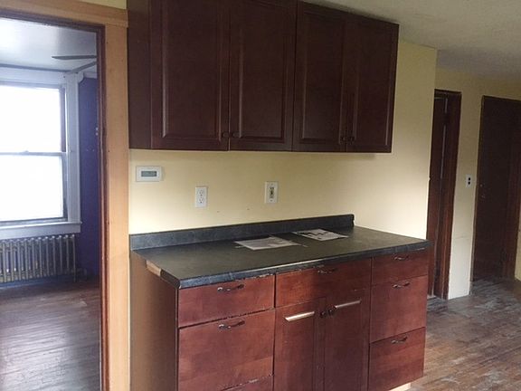 3rd image of 30 Franklin St