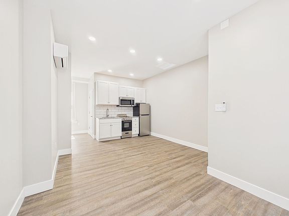 5th image of 916 Green St APT 1