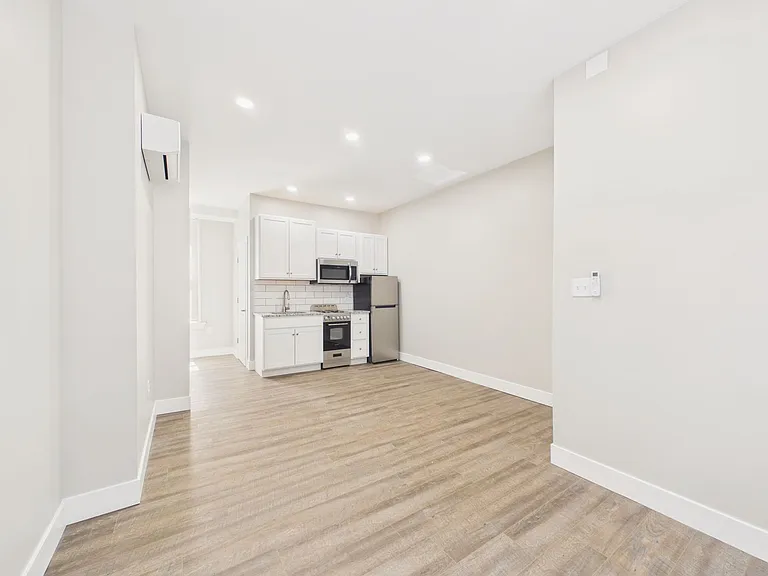 916 Green St — Photo 10