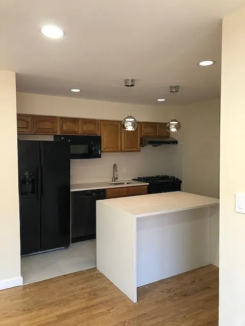 2 bed, 1.0 bath, $2,300 — Photo 3