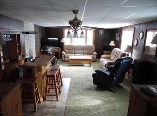 14 Spruce St, Pine Haven, WY 82721
