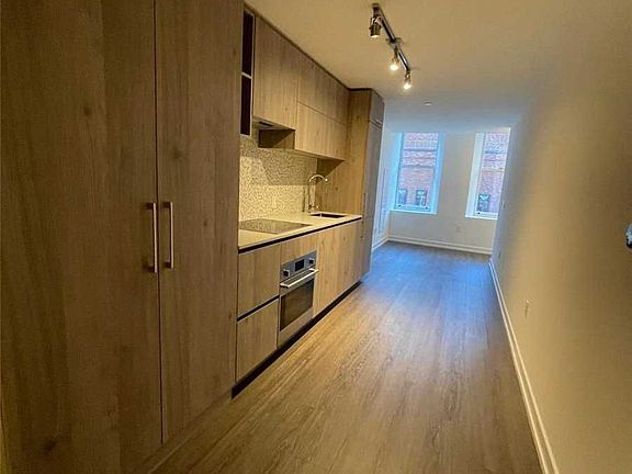 2nd image of 1 Yorkville Ave #303