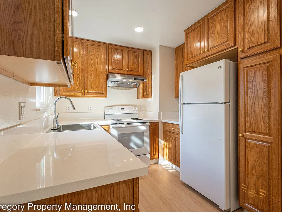 1236 Regent