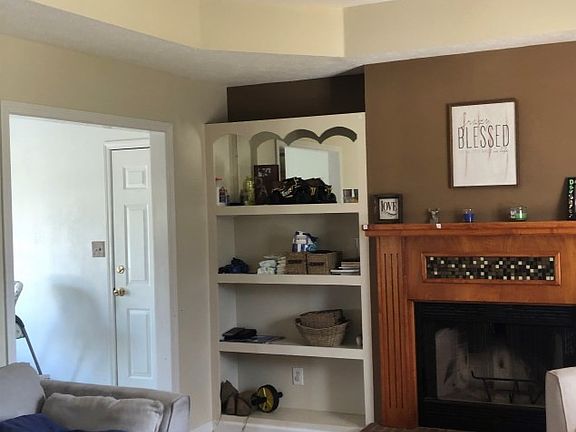 3rd image of 1681 Sparkleberry Dr