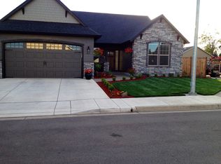 1106 S 40th Pl, Springfield, OR 97478